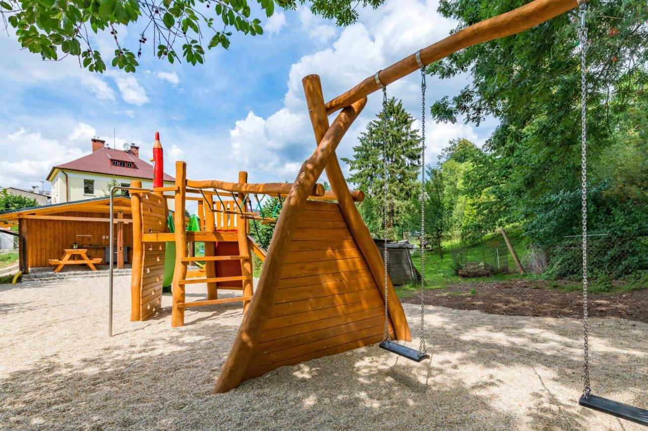 Penzion, Restaurant Gloria Chrastava Kültér fotó
